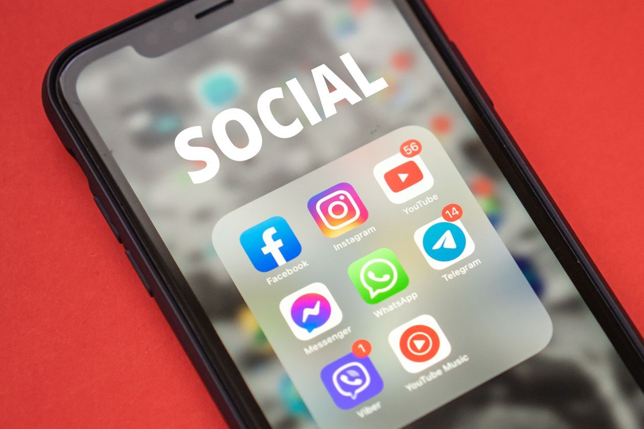 How to Manage Multiple Social Media Accounts Without Duplicating Work thumbnail
